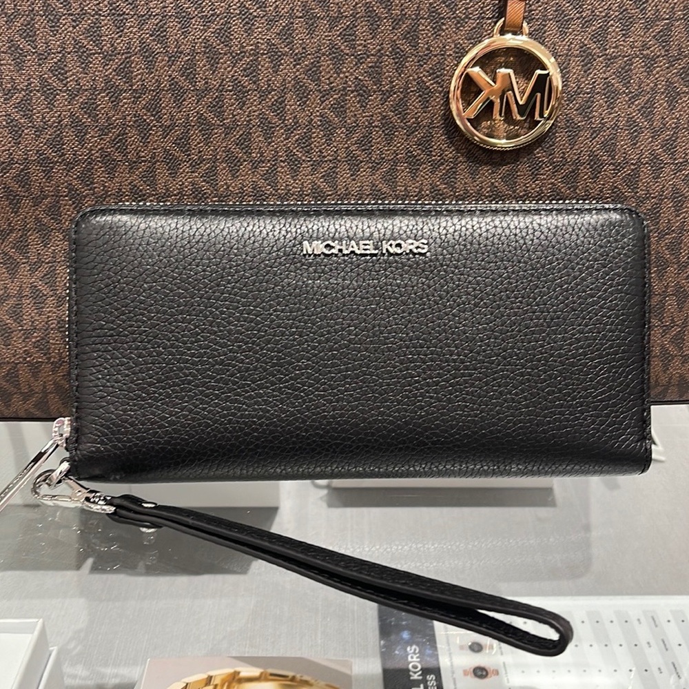 MICHAEL KORS LARGE TRAVEL CONTINENTAL WRISTLET WALLET PHONE HOLDER BLACK /Silver - Picture 8 of 16